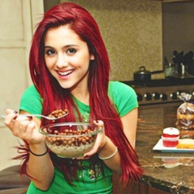 Ariana Grande Icon clipped to polyvorecom 