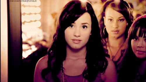 gabrielcezar:

Não tenho medo de começar de novo, tenho medo de ter o mesmo resultado.  Demi Lovato.
