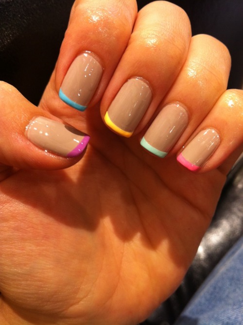 Perfect nails for @PhoebeLovatt perfect hands!