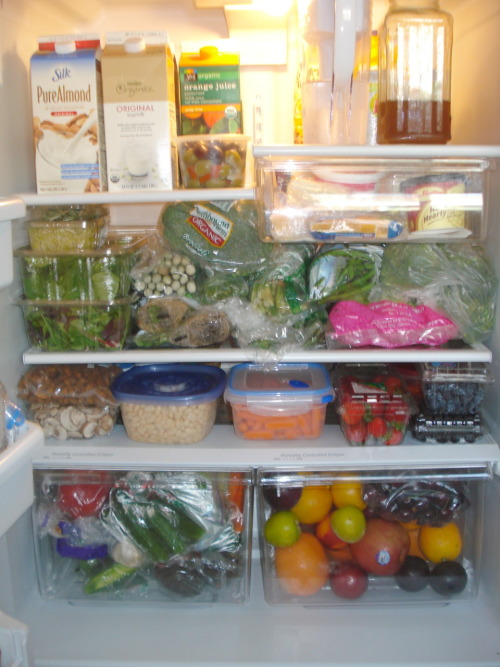 talk-skinny-to-me:

fearless-and-determined:

thinkposotive:

i wish my fridge looked like this…
my family eat so much shit.

 this is my favorite picture, i reblog it every time i see it &lt;3

So jealous,
