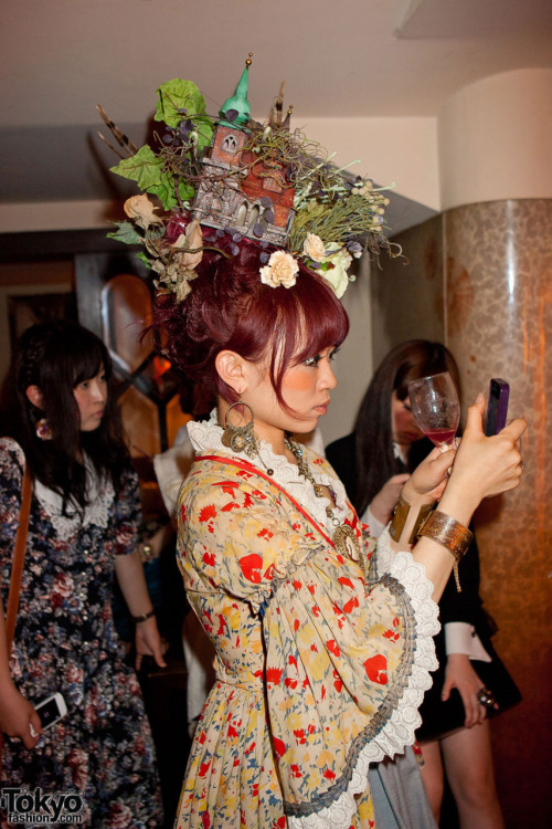 tokyo-fashion:

Hitomi Nomura’s amazing Dolly Kei hairstyle at the Grimoire Tokyo Anniversary Party.
