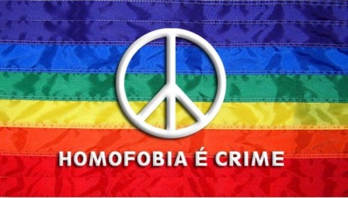  A sociedade não está preparada para ver um beijo gay, mas está preparada para ver um gay morrer a pontapés. Parabéns, Globo. (INAOB) 