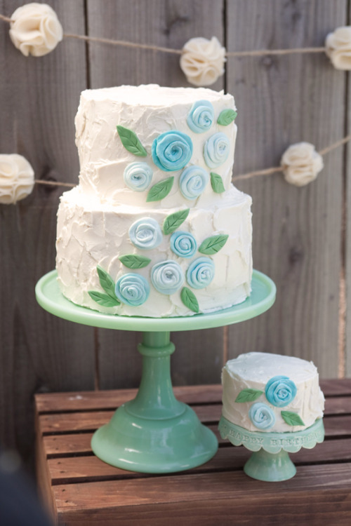 today I cheer myself up 50s styled wedding cakes