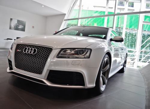 Tags audi rs5 white