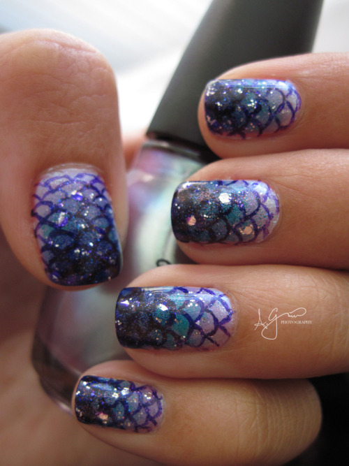 simplyathought:

Mermaid nails