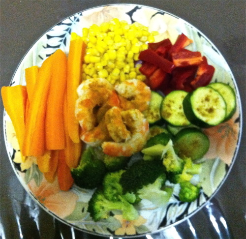 Dinner idea!
Lately I&#8217;ve been eating SO MUCH JUNK. So I will now be eating this yummy assortment of veggies etc!
Steamed prawns
Frozen corn kernels 
Steamed carrot
Steamed broccoli
Steamed zucchini
Raw capsicum
