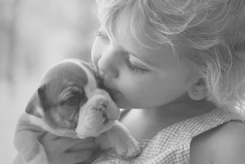 &#8220;‎As únicas criaturas que são evoluídas o bastante para carregar o amor puro são os cachorros e as crianças.&#8221; (Johnny Depp)
{Foto:: weheartit} 

 Visite também o Estouro em Palavras Blog 

