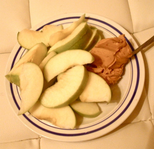 ❤Snack Attack! ❤
I was craving something&#8230;but I didn&#8217;t know what&#8230;so I took a stab in the dark&#8230;and cut up some apple slices with some peanut butter! I think I put too much peanut butter on though - it got kind of sickening towards the end =P