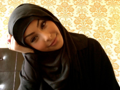 keepitcovered:
keepitcovered:
moroccangypsy:
valenciabean:
kim kardashian in a hijab. About time
:P
I THOUGHT I WAS THE ONLY ONE THAT THOUGHT SHE LOOKED LIKE KIM OMG.
What happened to her tumblr?