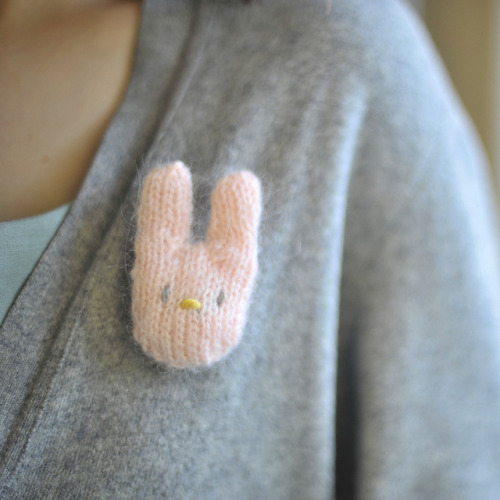 somewhereoutthereimalive:

Pink Bunny Brooch (by Sarah McNeil)
