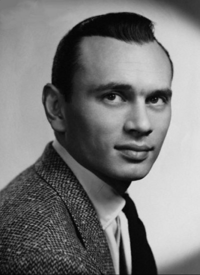 Yul Brynner c 1940