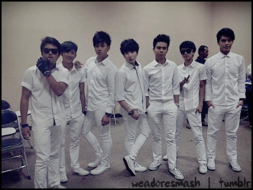 weadoresmash:

SMASH’s outfit when performed at MallOfIndonesia. :D