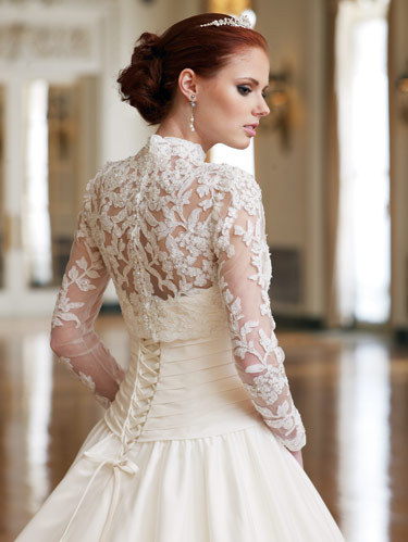 victorian lace wedding dress with sleeves