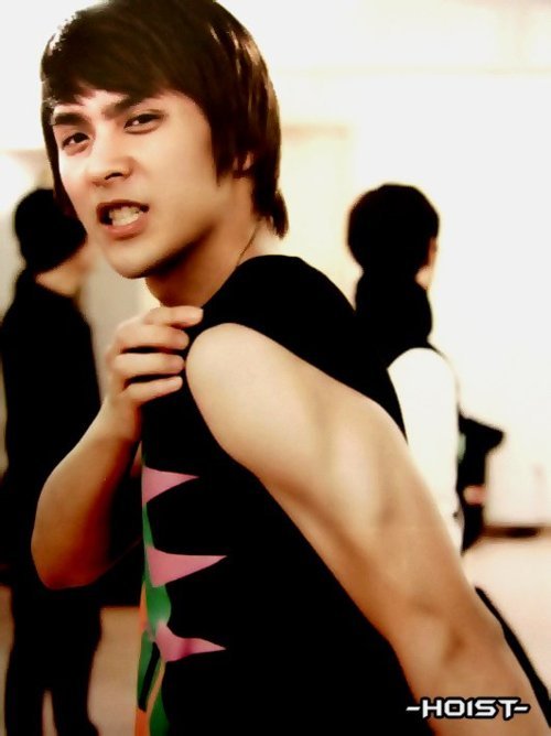 [PIC REQUEST #7] For @ayfanyna! Dongwoon showing off his muscles! (^^*)