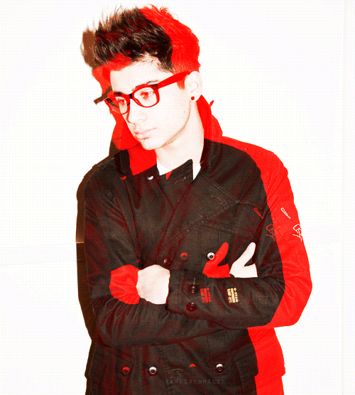   codieadele:  Ahh Zayn.Why are you so hot?http://codieadele.tumblr.com/ 