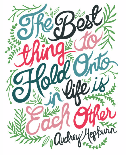 
The best thing to hold onto in life is each other – Audrey Hepburn 

Ilustración de Lindsay Whitehead