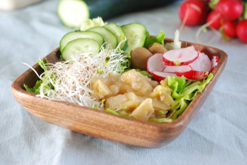 justwanttobehealthyandfit:

Salad with Apple Chutney
