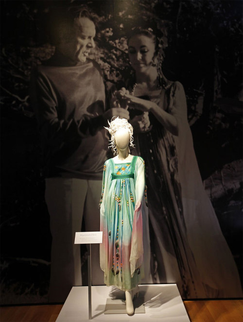The Gina Fratini wedding dress worn by Elizabeth Taylor at her second