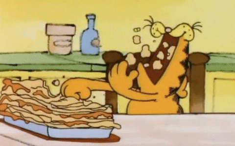 oldfamiliarway:  I’m so jealous of Garfield’s lifestyle. He’s always got a pan of lasagna and never has to prepare it. 