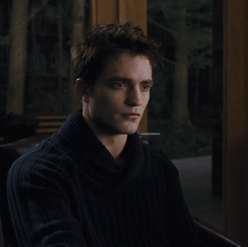 Edward are you wondering why you are wearing that sweater?
katinki01:

where is this from? still from BD2???
