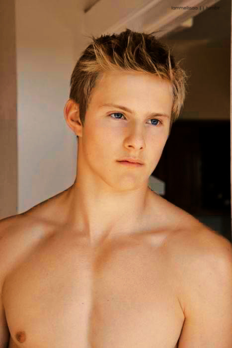 CuteHandsome and Hot Alexander Ludwig