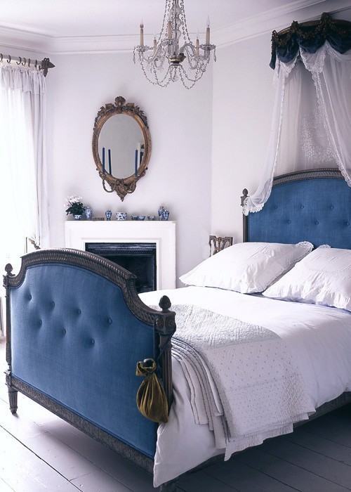 georgianadesign:

Blue Bed.

