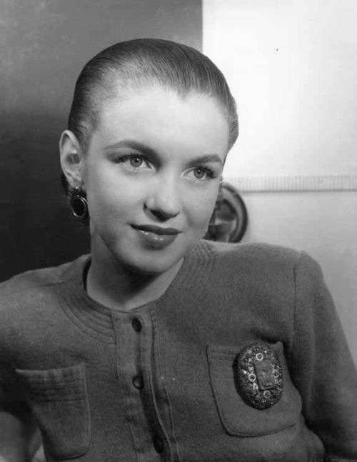 Norma Jeane Baker at age 17 Tagged marilyn Source jeanjeanie61