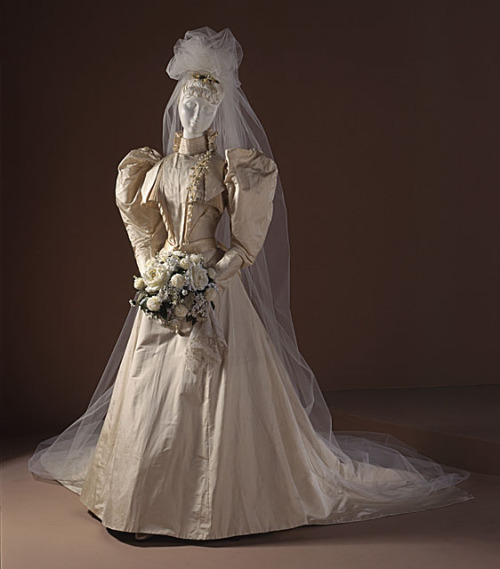 Wedding dress 1891 US LACMA