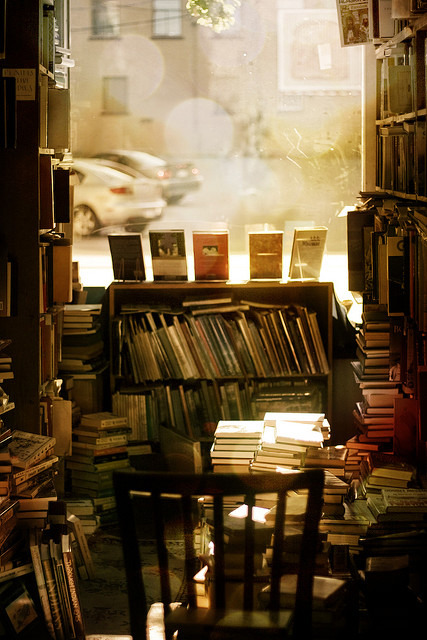 bookmania:

MacLeod’s Books, Downtown Vancouver, British Columbia (Photo by Nadia H.)
