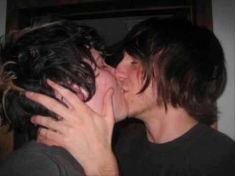 Alex and Zack kissing all time low ATL Alex Gaskarth Zack Merrick