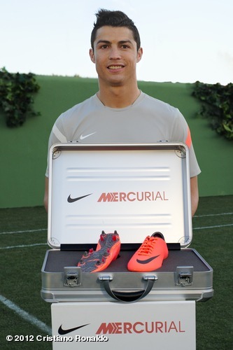 Spring is coming! The colour is as sunny as the smile of its owner :o)

cristianoronaldo-7:
My new Mercurial Vapor 8’s have arrived and they are looking amazing! Thanks has to go to @Nike Football
View more Cristiano Ronaldo on WhoSay 
