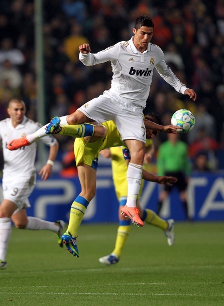  What&#8217;s gravity?
CL 1/4 final APOEL Nicosia vs. Real Madrid 0:3, 27.03.2012(via Photo from Getty Images)