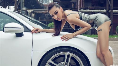 sexy asian girl Jin Mei Xin posing with an Audi