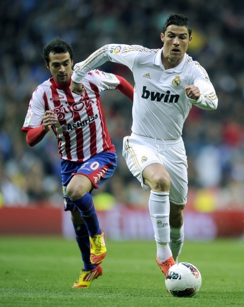 Real Madrid vs. Sporting Gijon, 14.04.2012(via Photo from Getty Images)