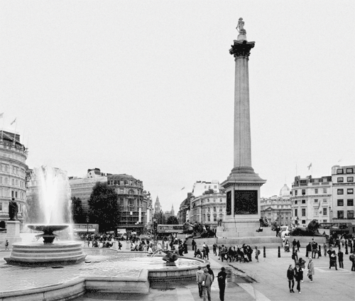 fromme-toyou:

Trafalgar Square and all that is London… may you have a weekend full of long walks with meaningful people.
