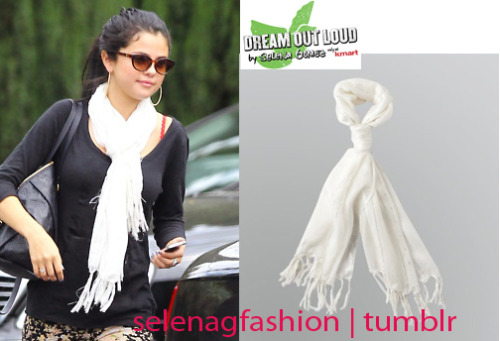 Selena has been recently sporting lots of items from her Dream Out Loud clothing line including this Sparkle Weave Diamond Pattern Scarf in &#8216;White&#8217; you can buy this scarf for an affordable $7.69 exclusively at kmart here!

i posted her DOL sunglasses here and LV purse here!