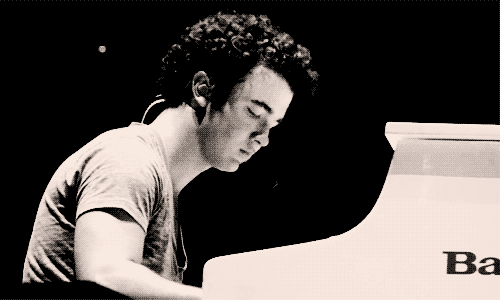 &#8220;Kevin Jonas on piano, everybody!&#8221;