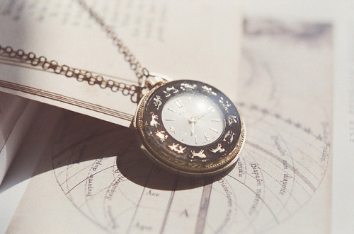 kevesia: cute antique pocket watch necklace, i want it. 