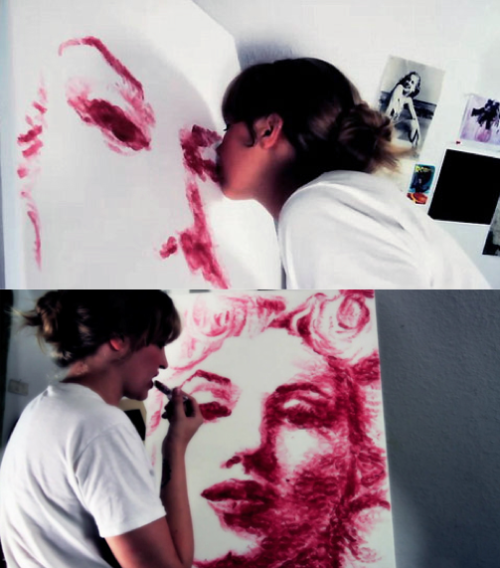 earth-paint: deereye: Natalie Irish created by applying lipstick and kisses, wow 