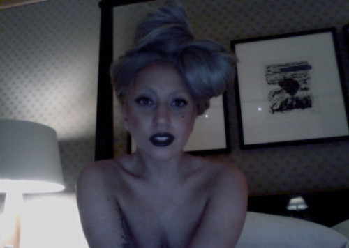  “Just arrived in Tokyo! So happy to see my Kawaii Monsters! #SleepyGagabedtime. I’m a professional napper today.” 
