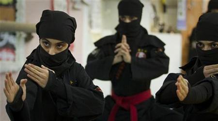 イラン女性に忍術人気、国内で3000人超が日々鍛錬 | Reuters.com
