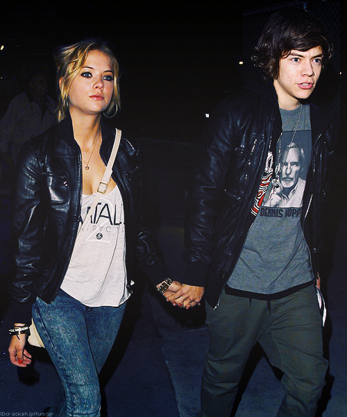 paylikstylinsoran: watchingskies: Crack Ship - Harry Styles &amp; Ashley Bensonrequested by anons I REALLY REALLY SHIP IT OMG IT’S HASSIE (from Back To December) 
